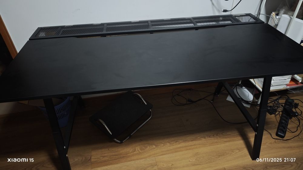 Secretaria 160*80 cm
Secretária p/gaming, preto, 160x80 cm
Secretária