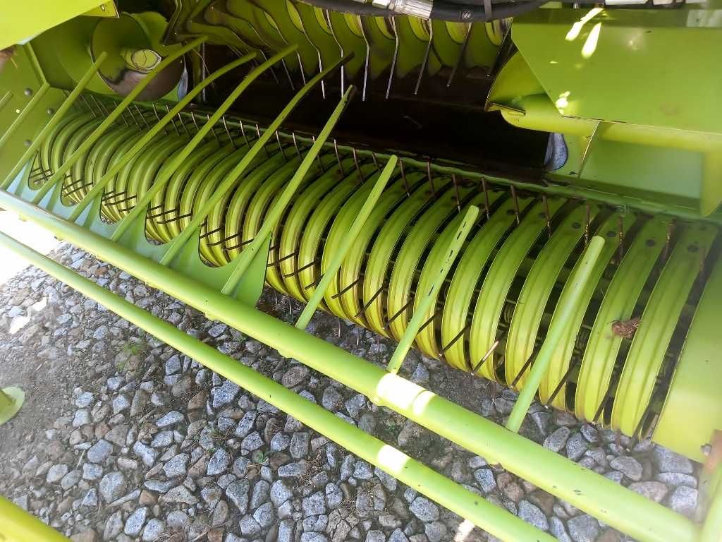 Enfardadeira de rolos Claas Variant 260