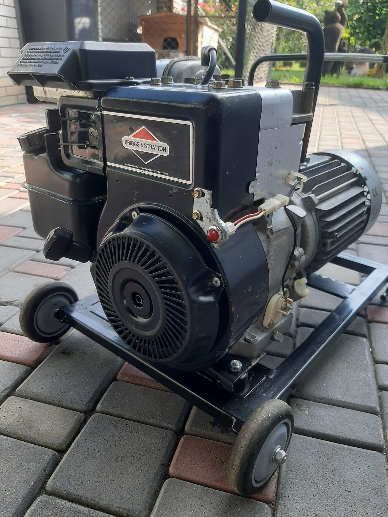 Продам генератор 2кв   Bosch EB 2000
