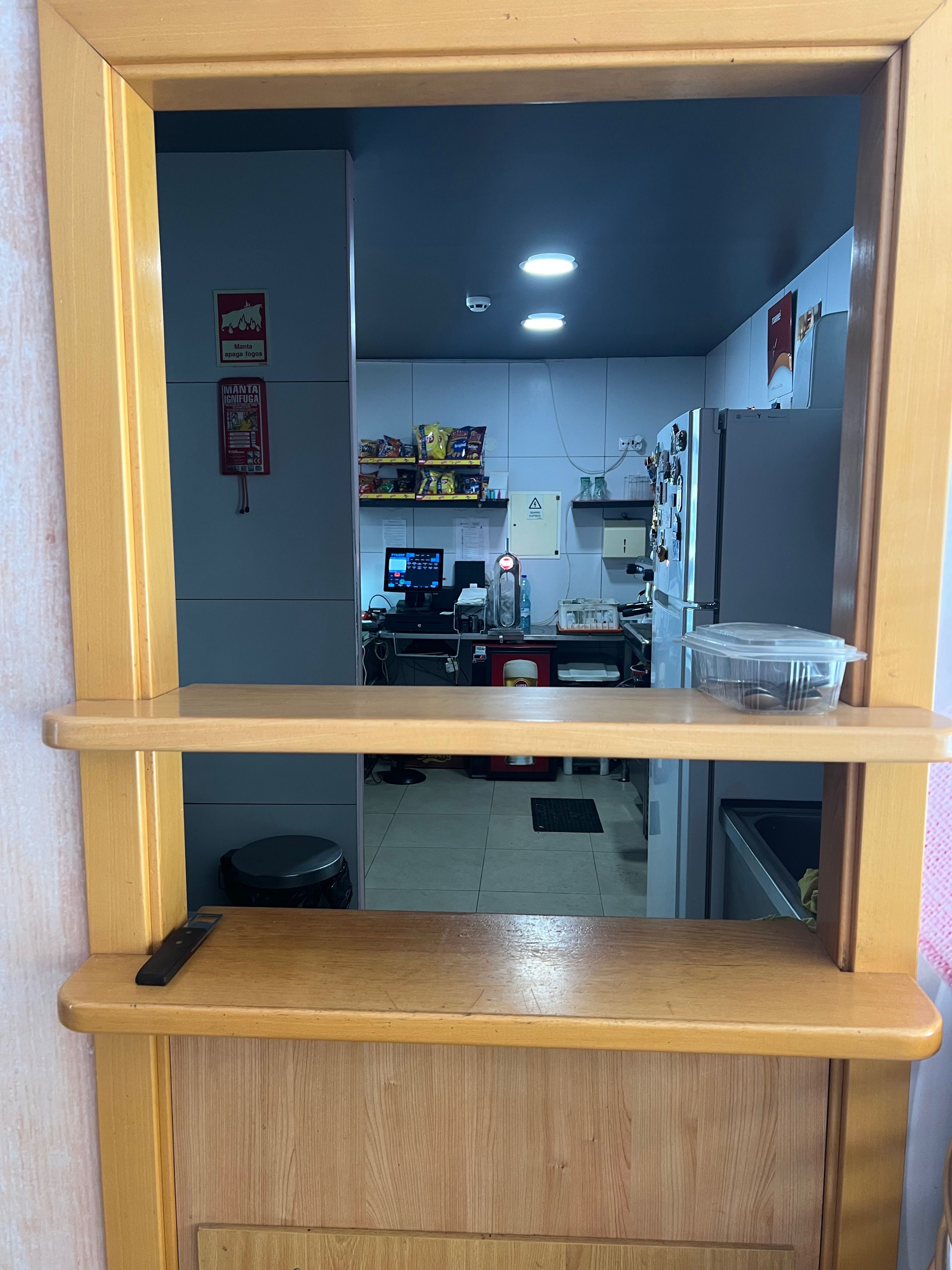 Café / restaurante com esplanada