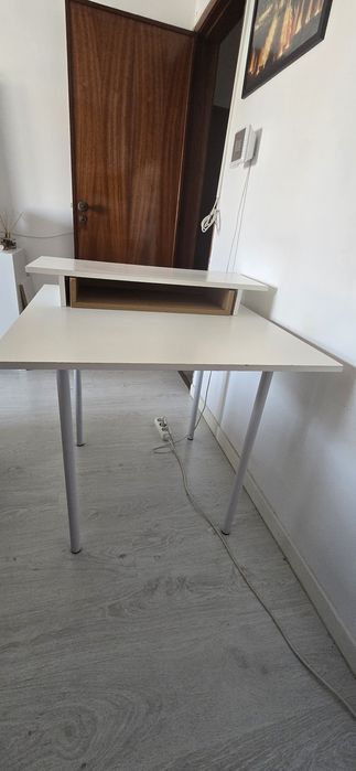 Secretaria branca 80x80cm com suporte monitor
