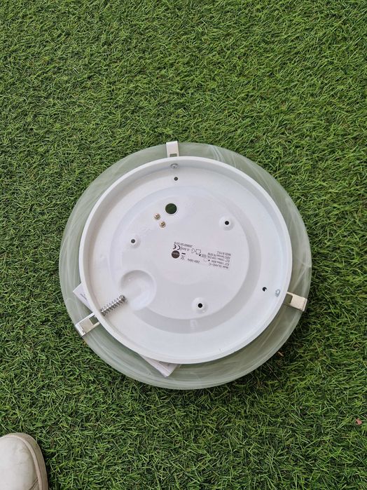 Candeeiro de teto novo