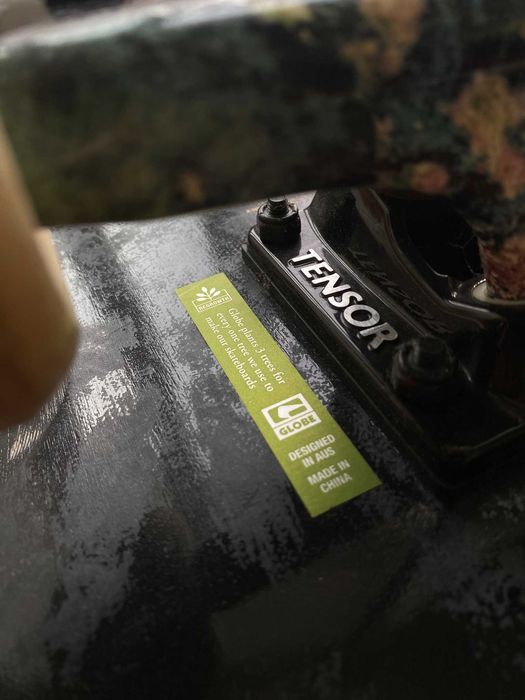 Globe skateboard 8.25' - Tensor - great condition / prancha de skate