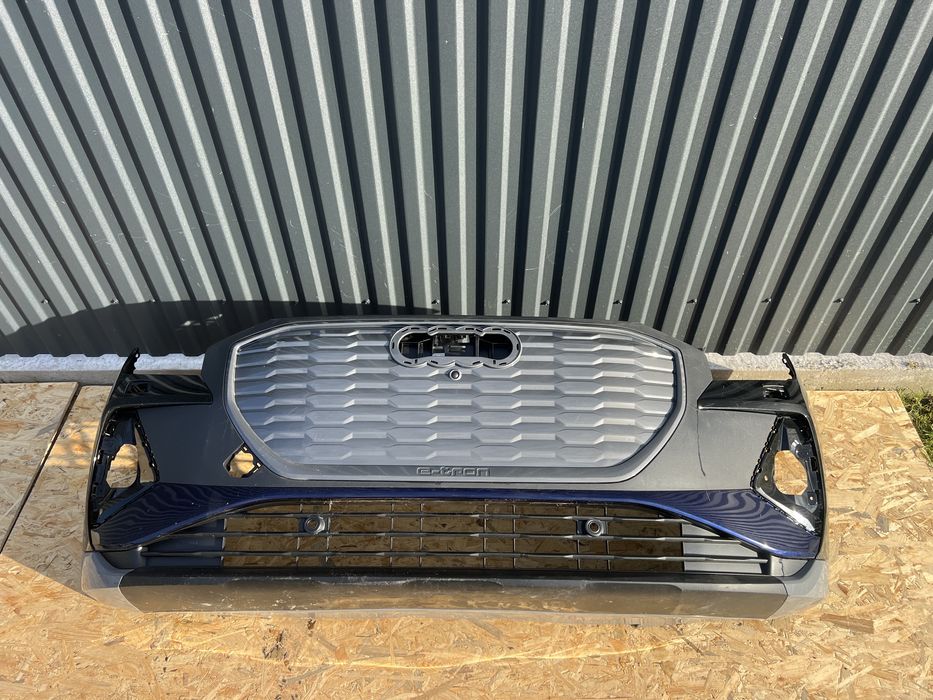 Бампер передній решітка центральна Audi Q4 89A etron ауди ауді