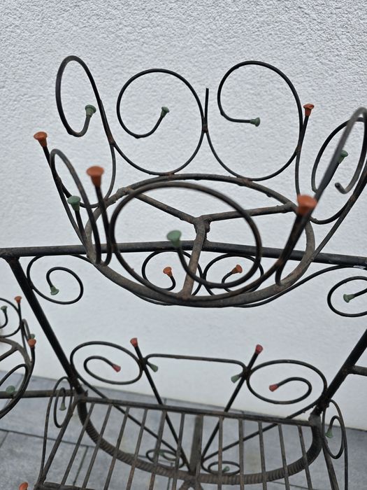 Kwietnia stalowy drut