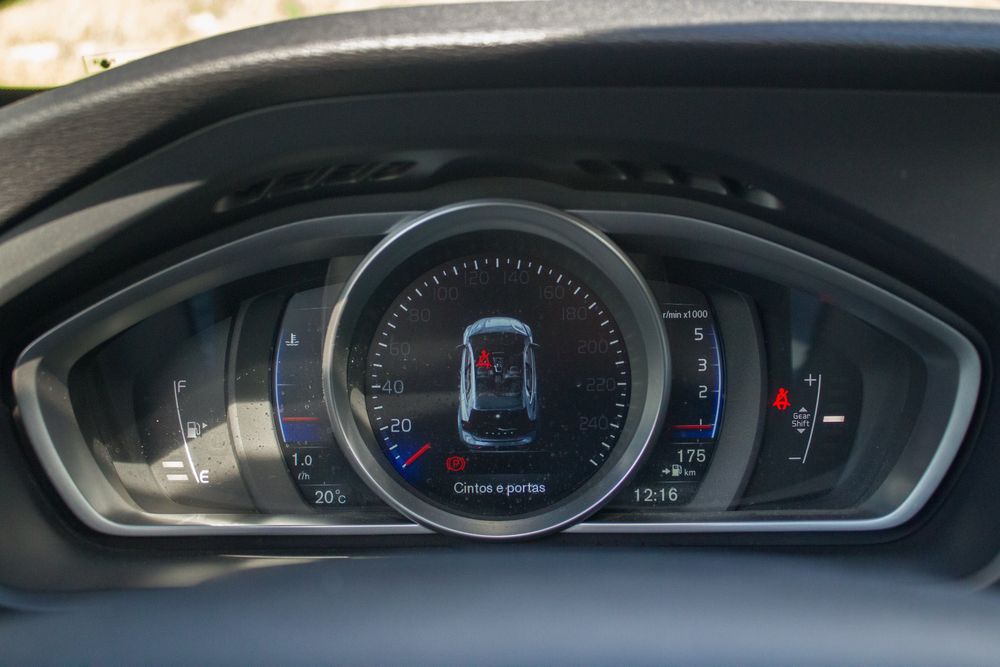 Volvo V40 D4 R-Design