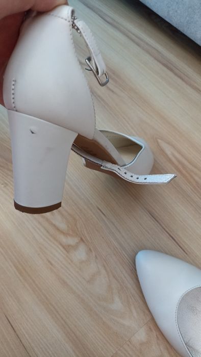 Perłowe skórzane sandałki ślubne Kulig