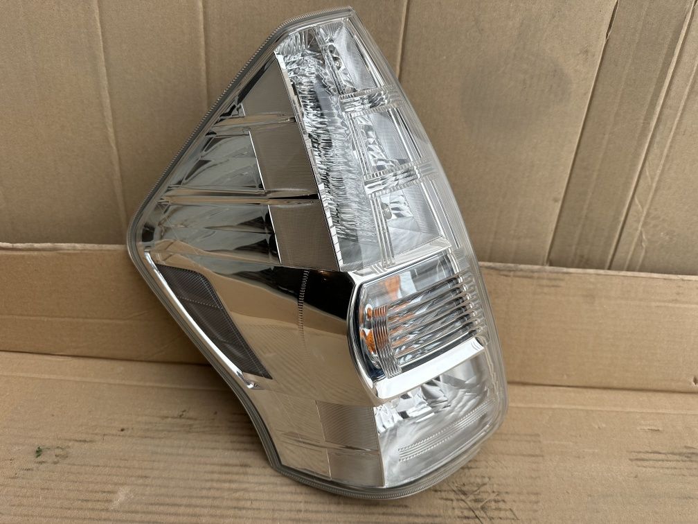 Lampa tylna Toyota prius plus