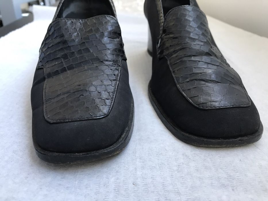 Sapatos de senhora em pele azul marinho escuro tamanho 38,5