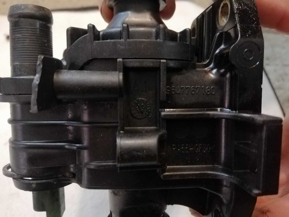 Термостат Citroen C4 Picasso ford Peugeot