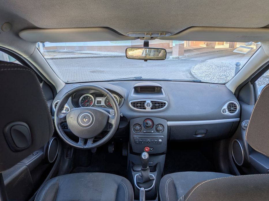 Renault Clio 1.2 i 16V Dynamique 75CV 10