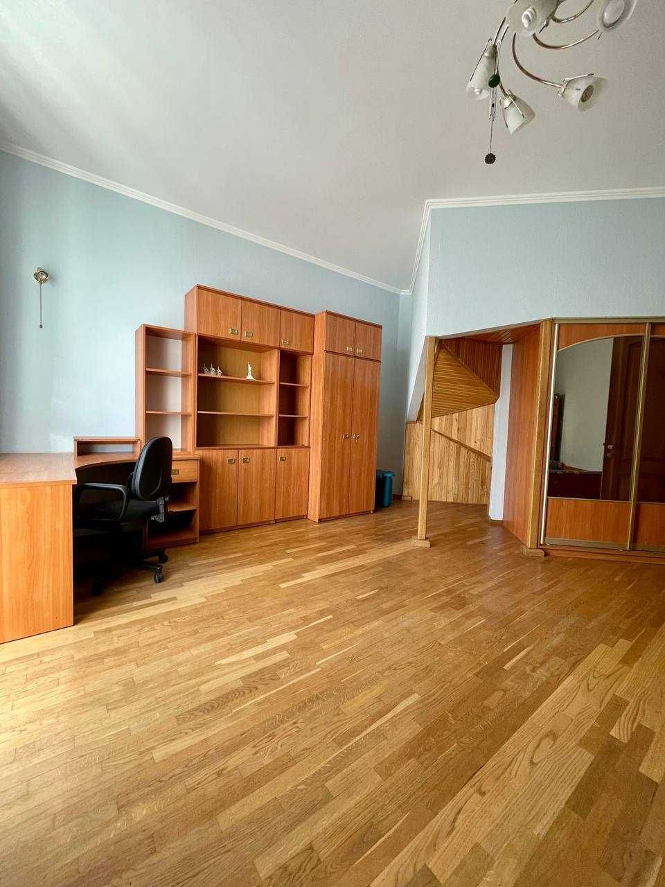 Оренда 3-кімнатної квартири в ближньому центрі вул. Ганни Барвінок 1