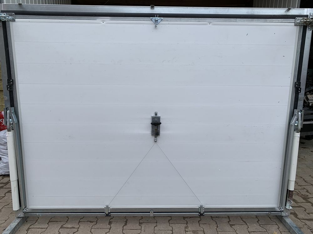 Bramy Garażowe Producent uchylne dwuskrzydłowe drzwi stalowe