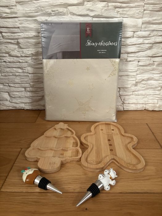 Zestaw stołowy- duzy obrus 150x300, dwie patery, 2 zatyczki do wina