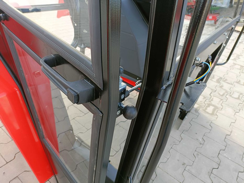 Kabina ciągnikowa NAGLAK do c330 z błotnikami  MF  C360  AGROSTAL