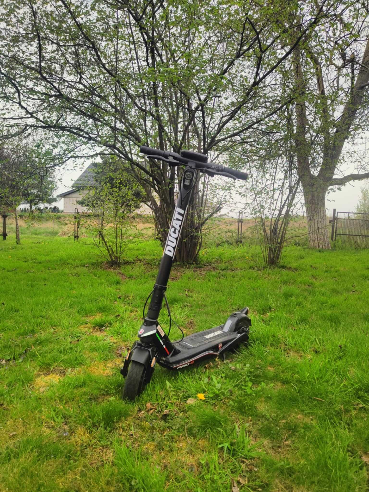 Hulajnoga elektryczna Ducati pro III