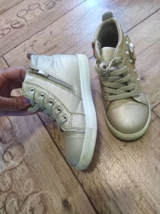 Дитяче взуття в гарному стані