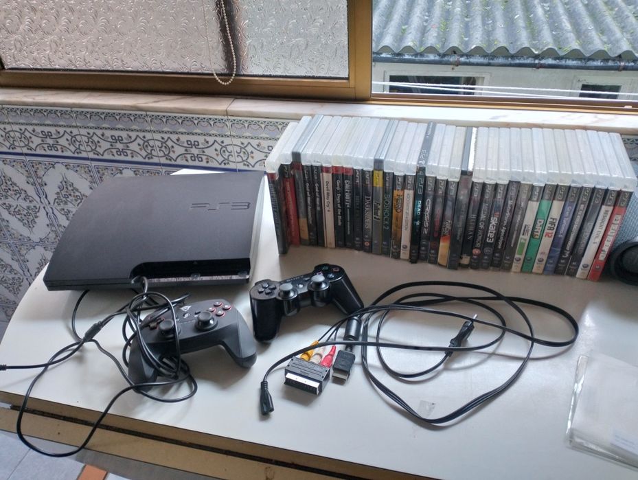 PS3 + 4 comandos + 32 jogos