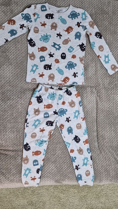 Sprzedam piżamke chłopięcà