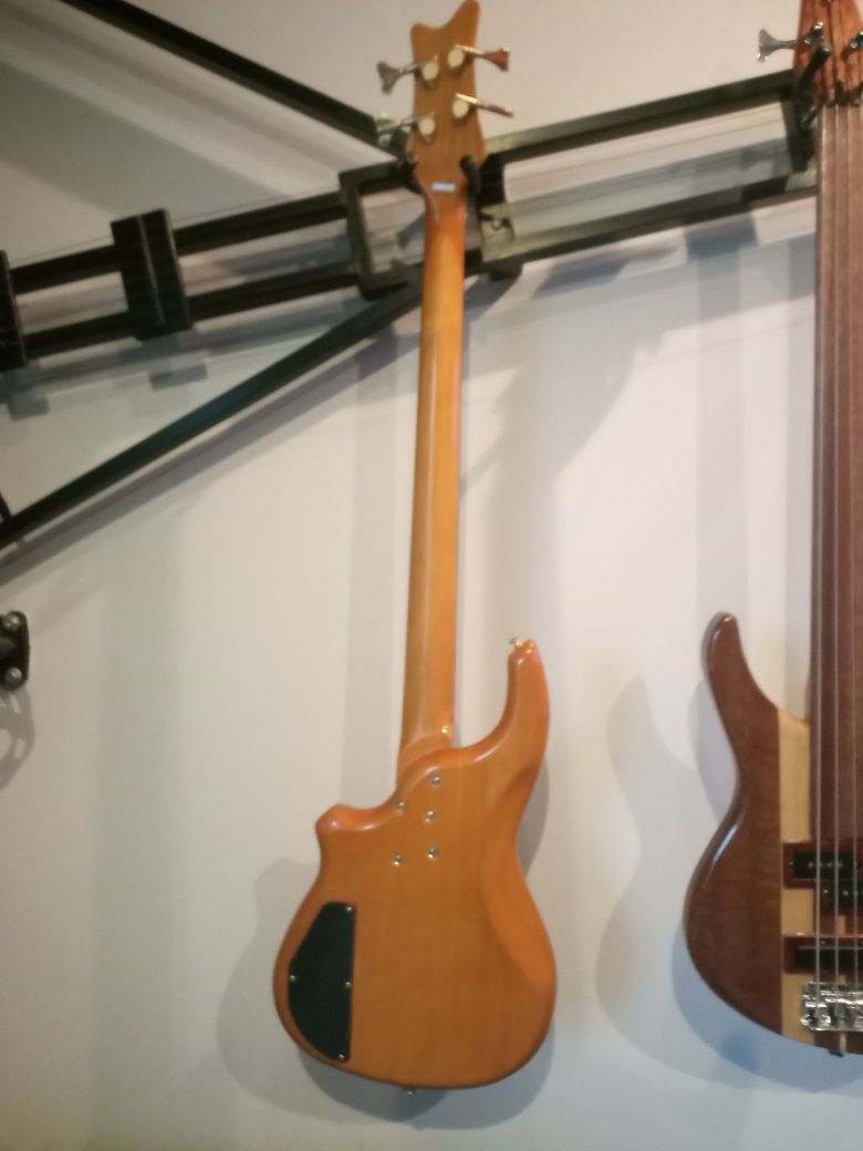Gitara basowa Fenix