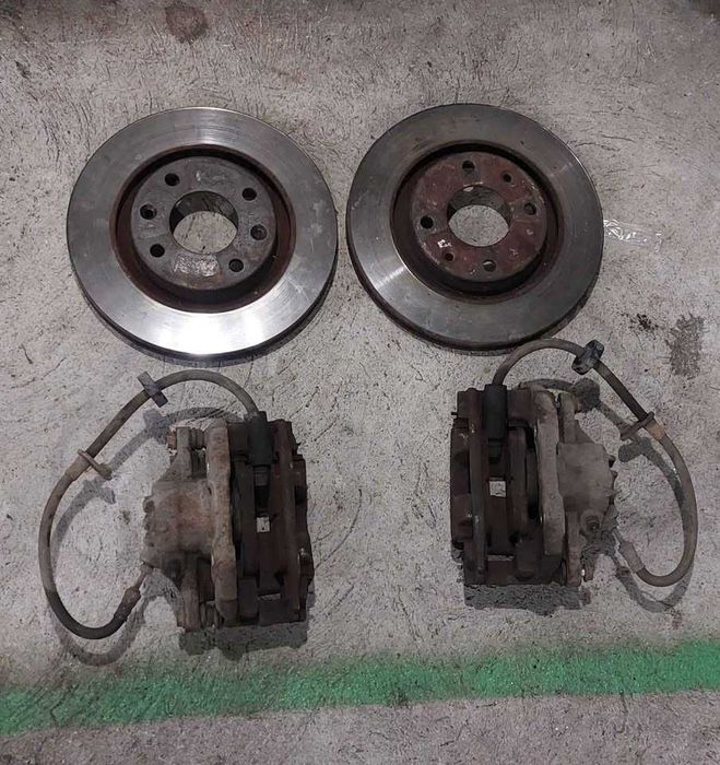Hamulce klocki zacisk tarcze jarzmo jarzma peugeot 207 1.6 hdi 266mm
