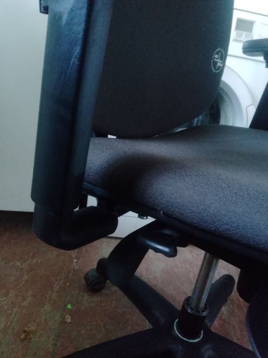 Продам комп'ютерне крісло