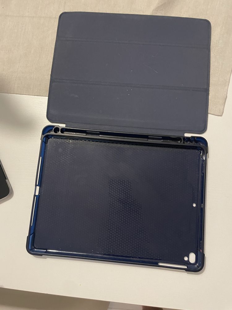 iPad 5. generacji (2017, 9,7″) Wi‑Fi + Cellular 32 GB