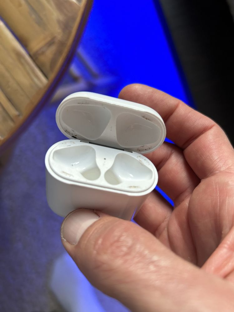 Футляр на airpods