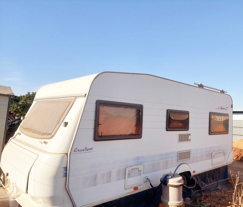 Vendo Caravana-Hobby Excelent-sem documentos