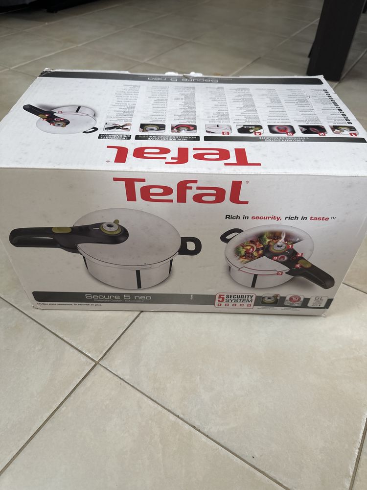 Panela pressao tefal 6L 70€