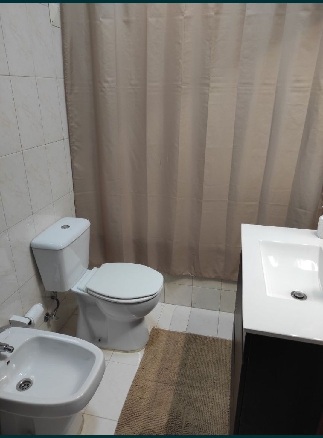 Alugo quarto para estudantes