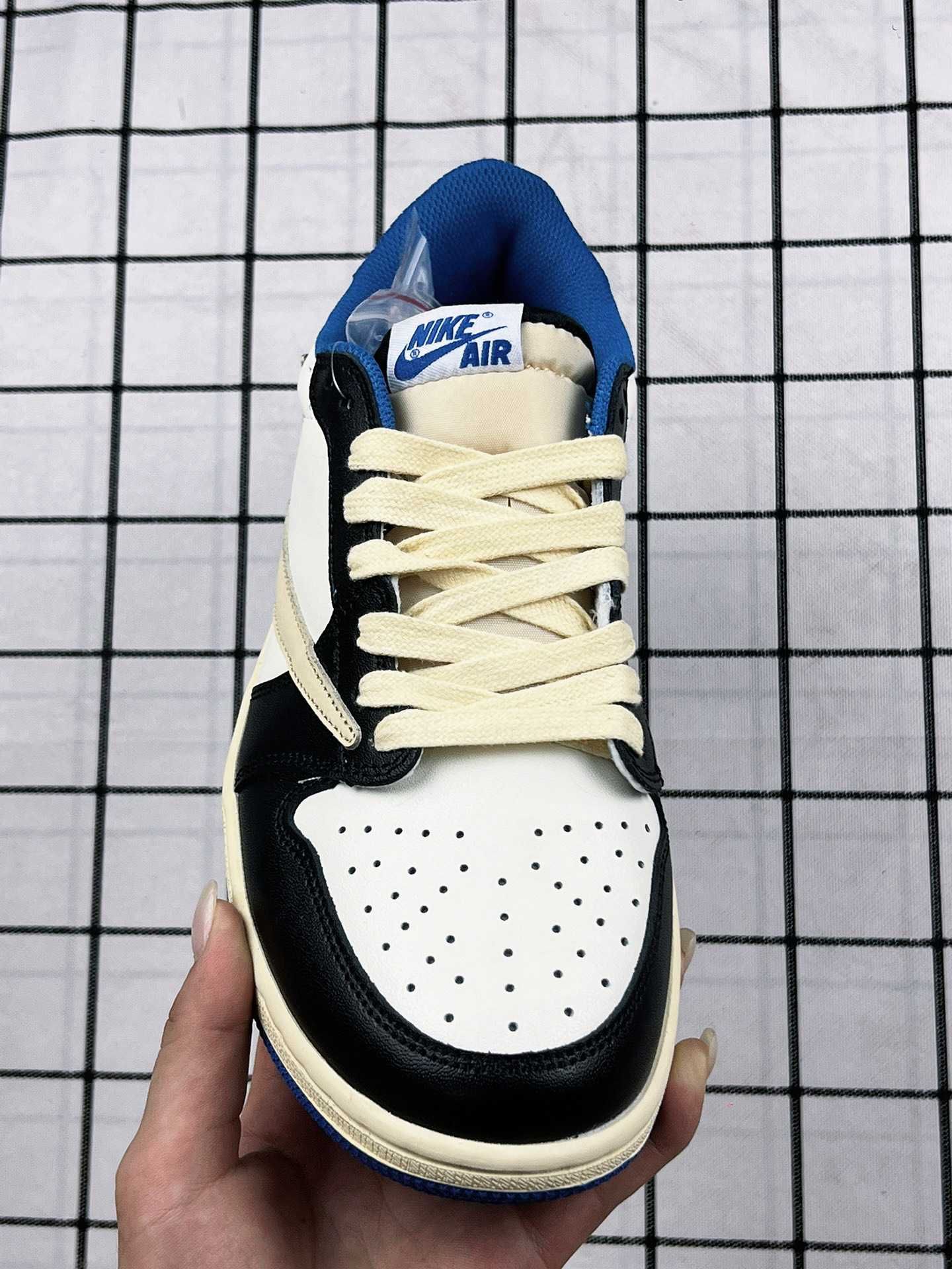 Buty Jordan1RetroLowOGSPFragment x Travis Scott sportowe rozmiar.41