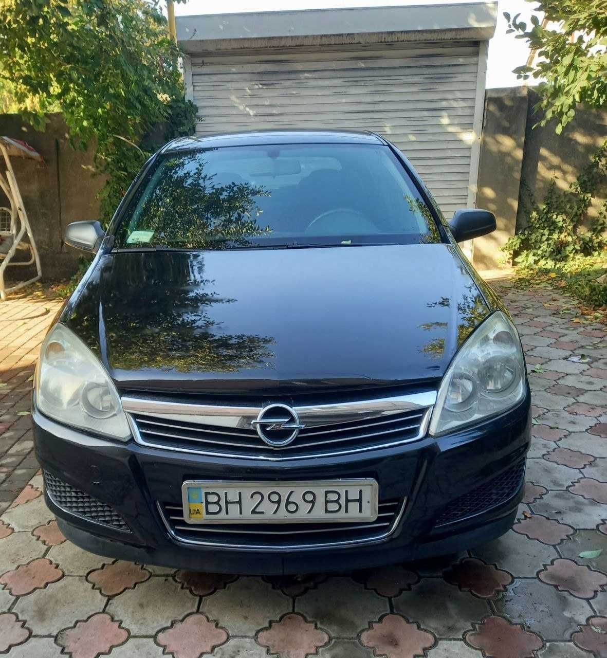 автомобиль Opel Astra 2007
