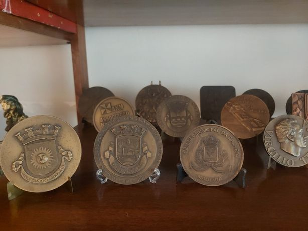 Medalhas variadas de 5 a 7 euros
