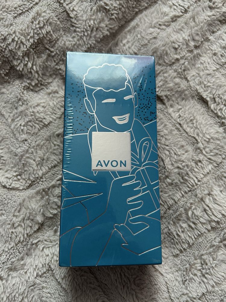 Zestaw męski Attraction Closer Avon w pudełku prezentowym
