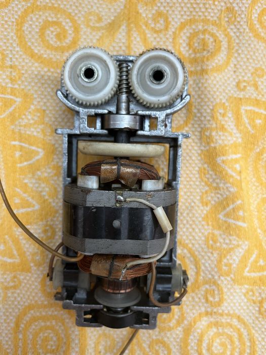 Двигун мотор міксера «Рось»