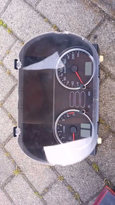 Licznik Ford Fiesta Mk6 1,4 16V