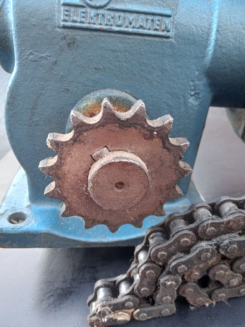 Mechanizm bramy sklepowej segmentowej