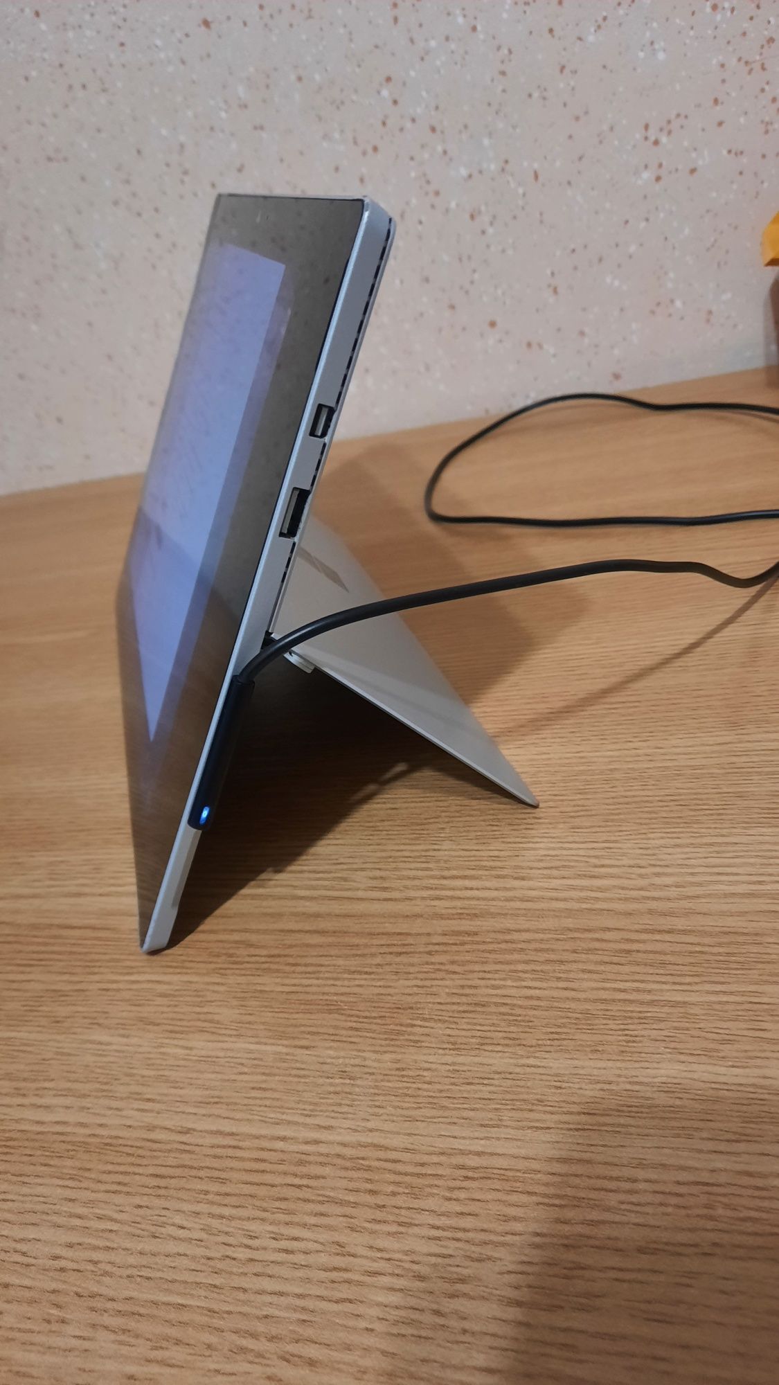 Планшет Microsoft Surface 4 1724