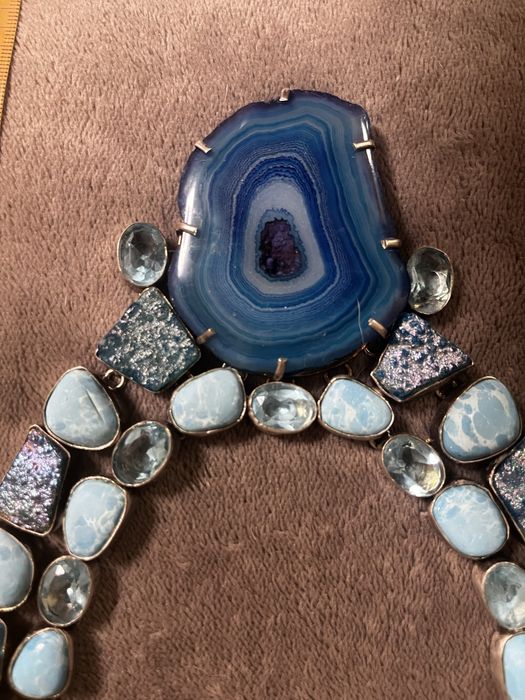 Продам колье серебро м натуральными камнями