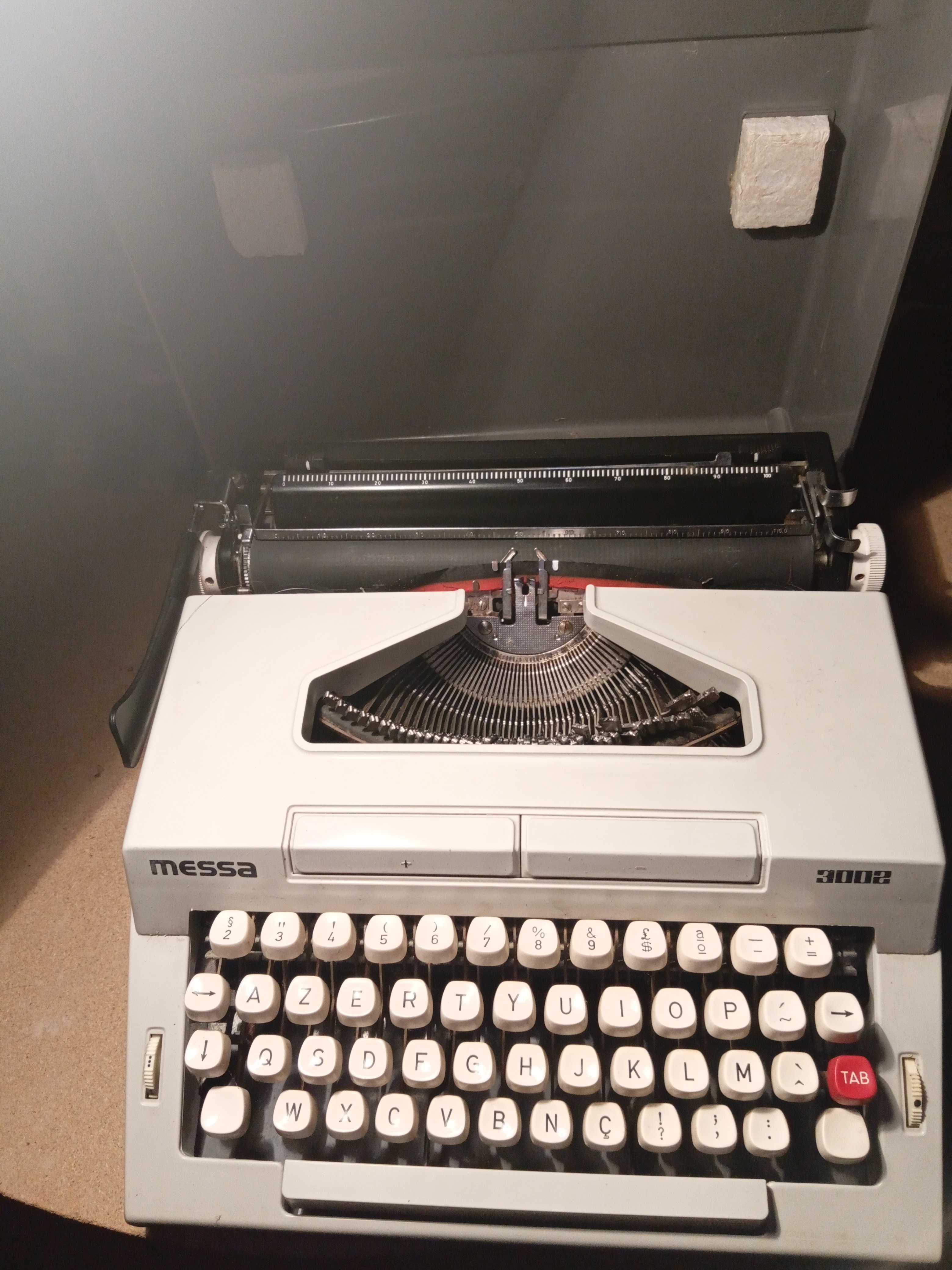 Máquina de escrever Messa 300 c/ Caixa