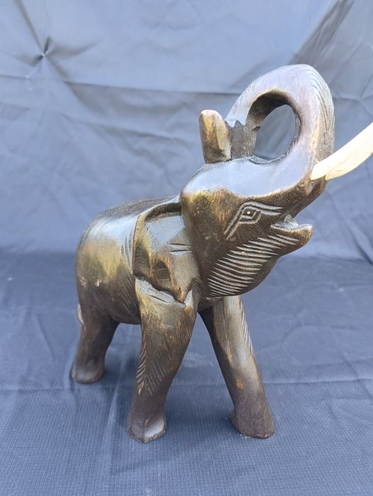 Figurka drewniany słoń