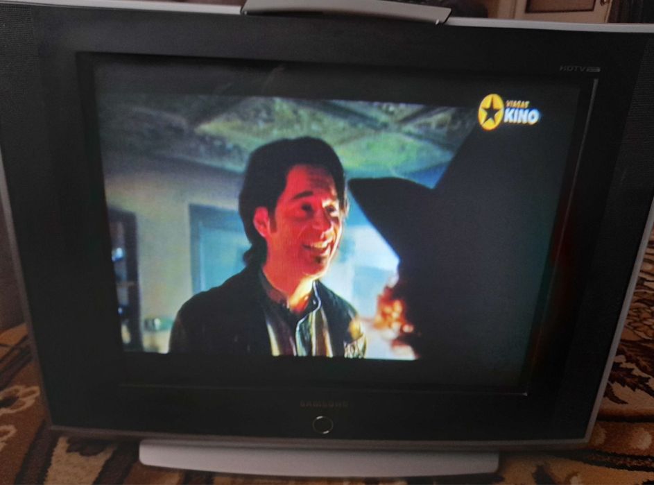 Телевізор Samsug і Toshiba з коробками повні комплекти