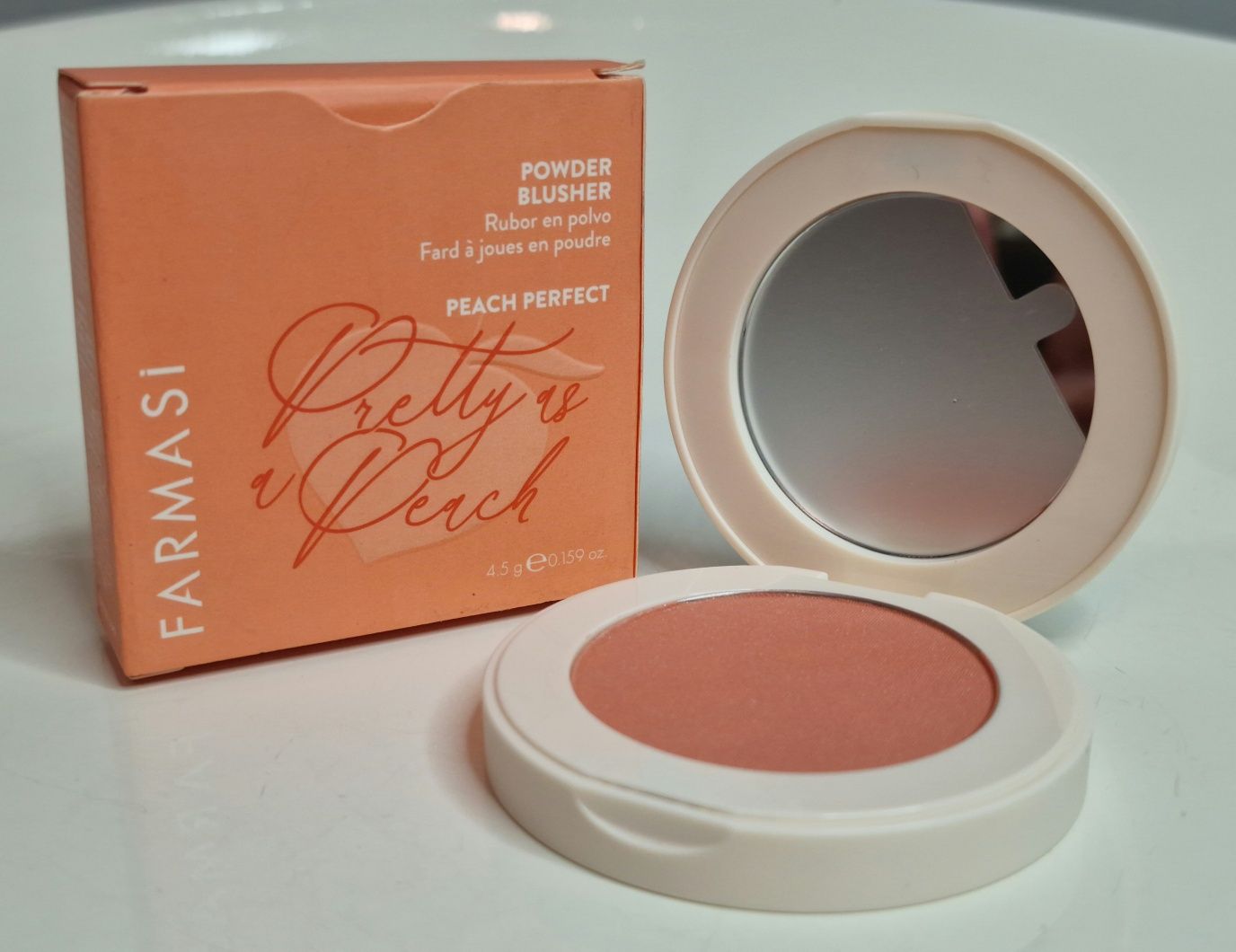 Brzoskwiniowy Róż Peach Perfect Powder Blusher Farmasi