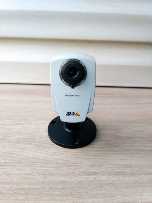 IP-камера видеонаблюдения Axis 207
