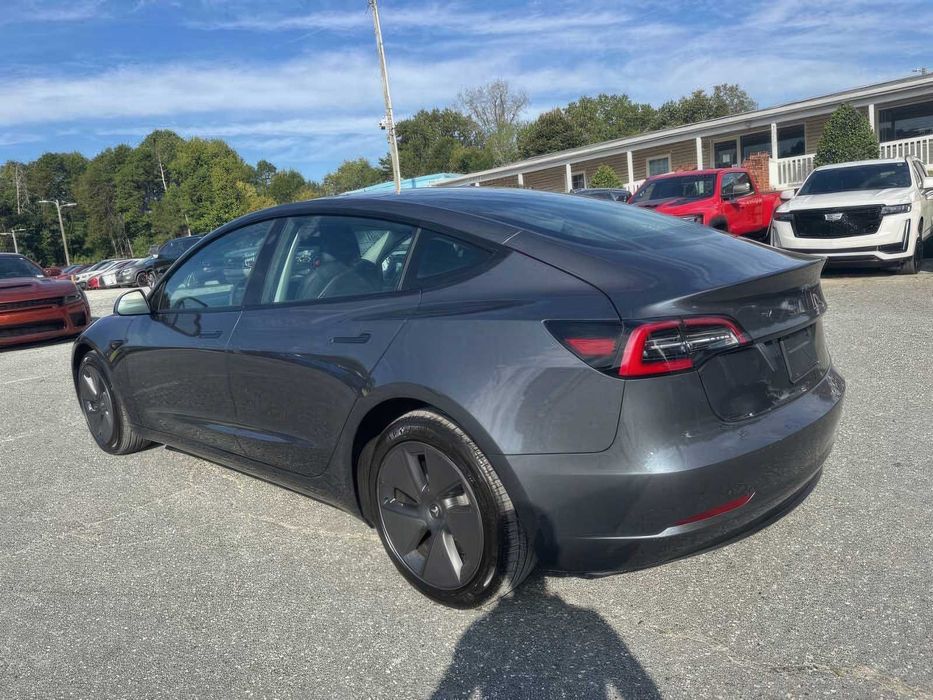 Tesla Model 3      2023