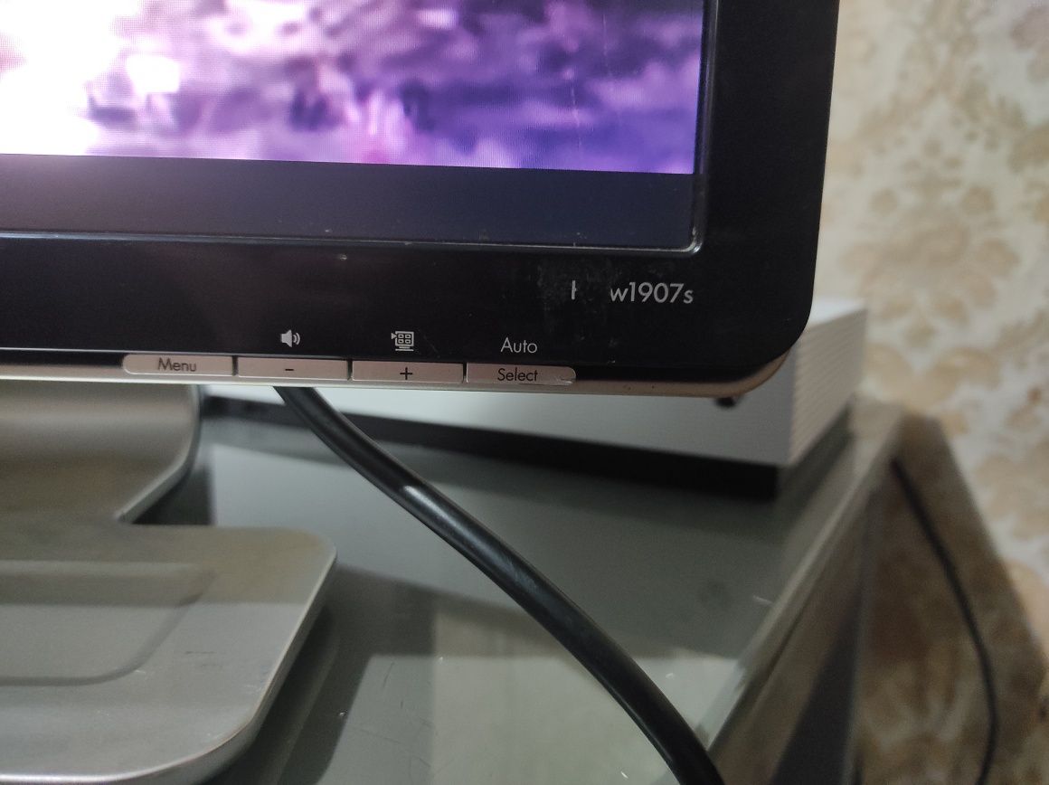 Продам монітор HP 19" w1907s стан добрий