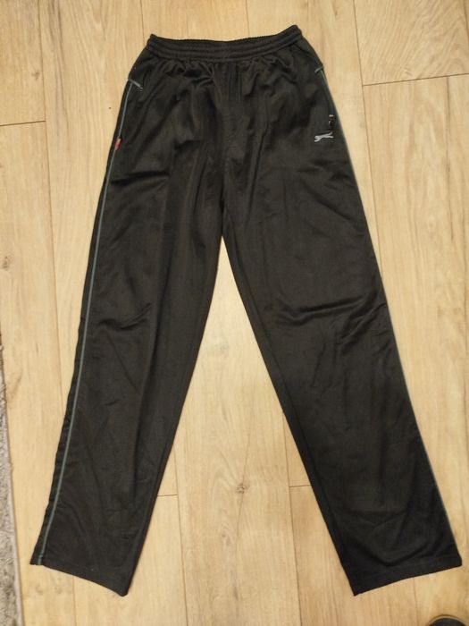 Spodnie dresowe na rozmiar 122/128 cm