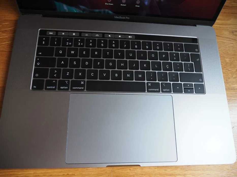 Macbook pro 15'' i9 8-cores, 32Gb Ram, 500Gb, RandeonPro vega 20 4Gb