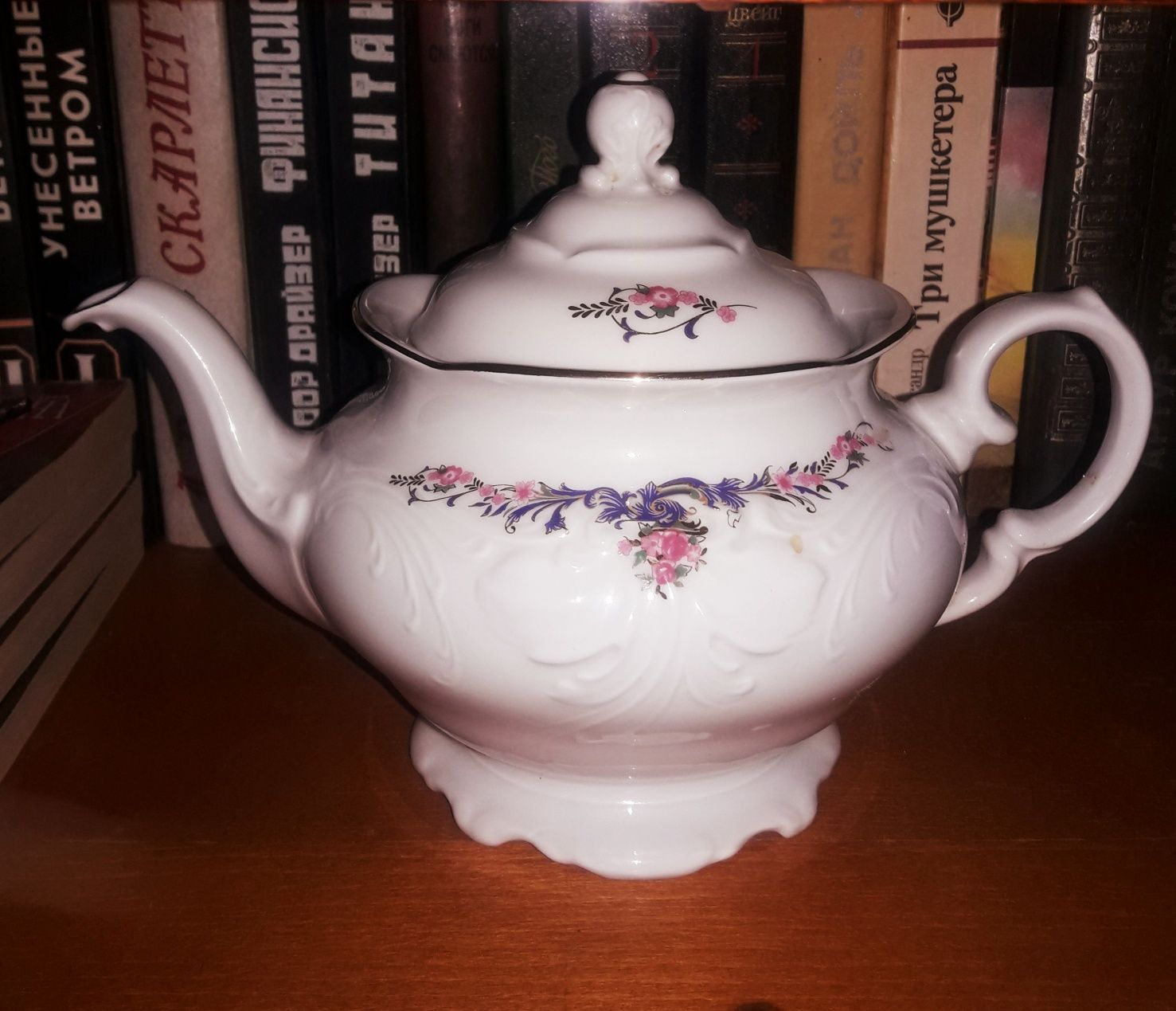 Фарфор. Чайник и чайные пары. Wawel